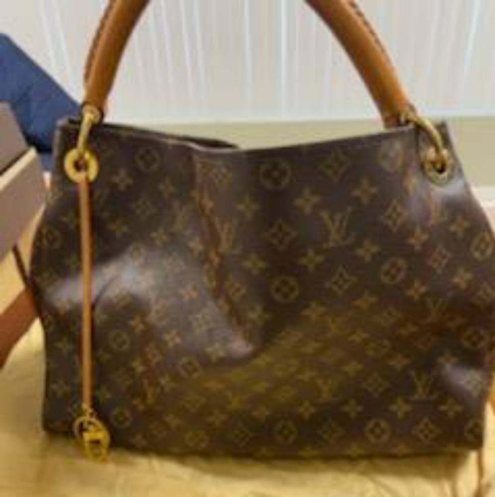 Louis Vuitton- Artsy MM Monogram